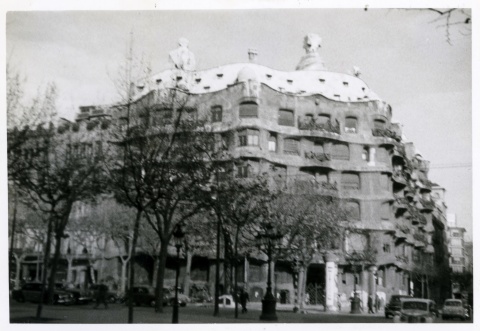 Casa Milà, 25 de desembre de 1959. Miquel Brasó. Col·lecció Club Excursionista de Gràcia © Ajuntament de Barcelona, Arxiu Municipal Districte de Gràcia